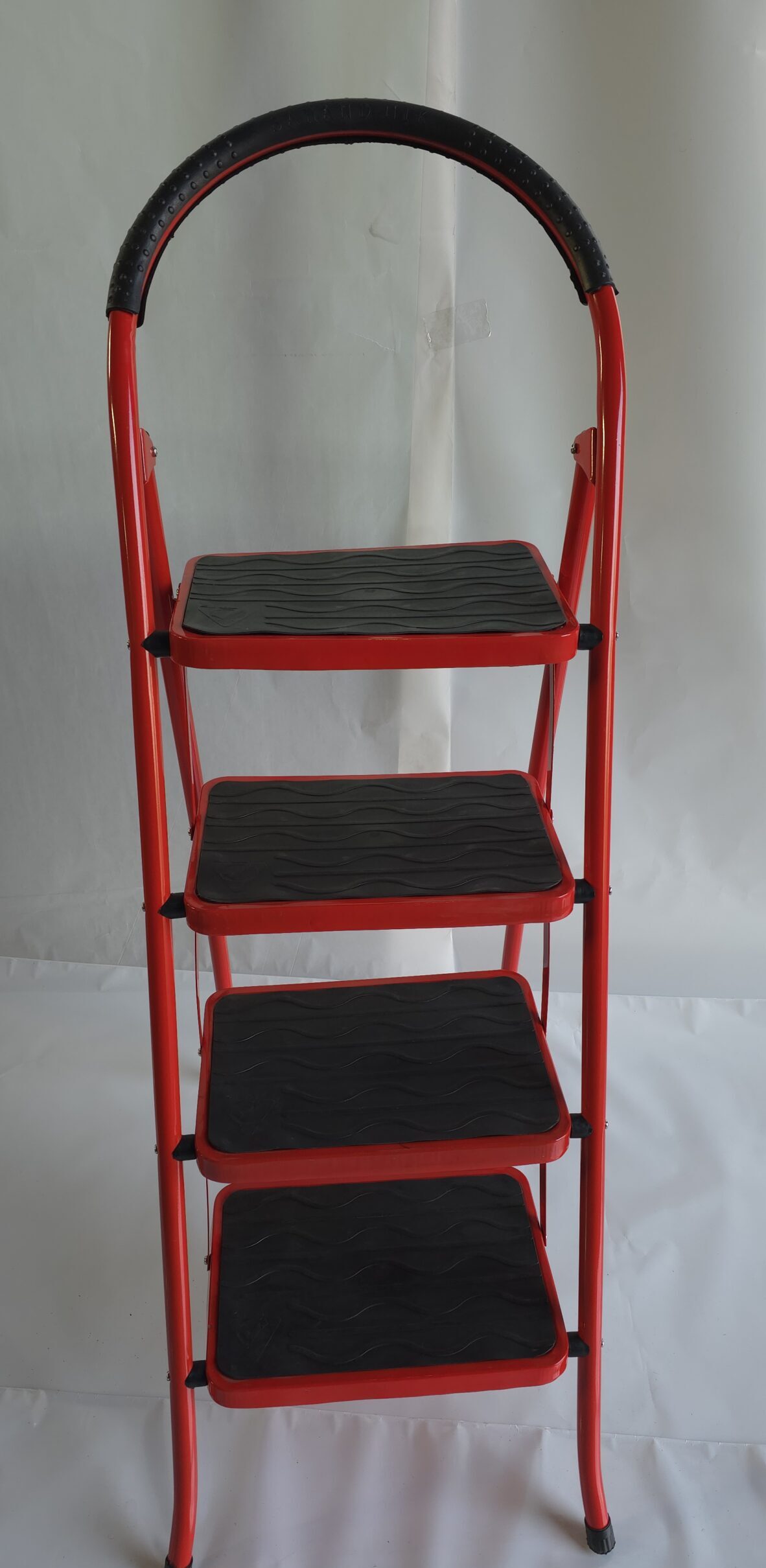 ۲۰۲۵۰۱۰۸_۱۶۰۰۲۴ نردبان 4 پله ی کفه پهن بزرگ