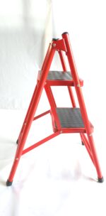 نردبان آپارتمانی سهند نیک ۲ پله کفه پهن قرمز سفید نقره ای - چهارپایه پهن تولید تبریز