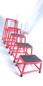 چهارپایه فلزی سهند نیک قرمز با نشیمن ضدلغزش مشکی - تولید تبریز